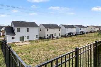 408 Heroit Dr in Spring Hill, TN - Foto de edificio - Building Photo