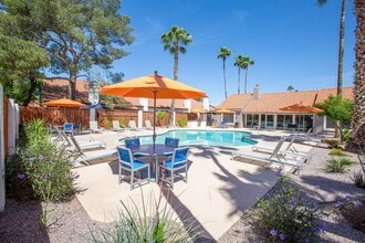 Orange Tree Village in Tucson, AZ - Foto de edificio - Building Photo