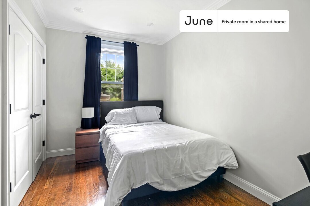 Private bedroom in 4 bed/1.5 bath Home in Boston, MA - Building Photo