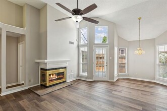 18024 Whispering Gables Ln in Dallas, TX - Building Photo - Building Photo