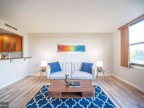 4600 Duke St, Unit 706 in Alexandria, VA - Building Photo - Building Photo