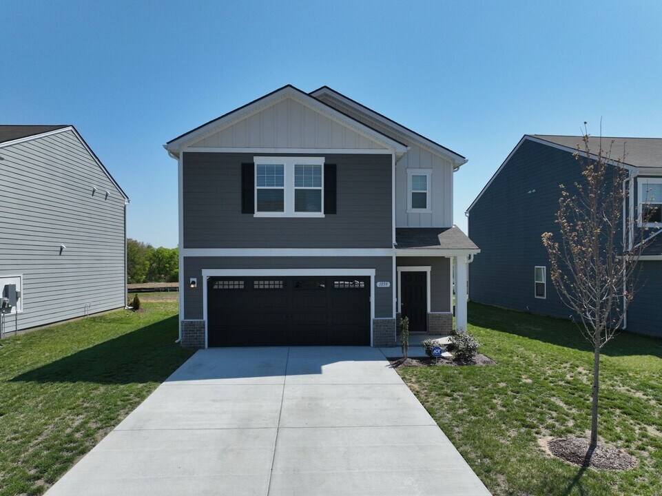 1059 Large Poppy Dr in La Vergne, TN - Building Photo