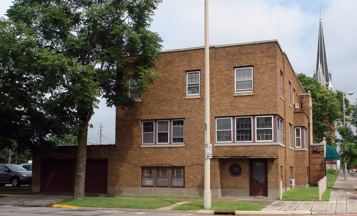 Rosala in Rock Island, IL - Foto de edificio