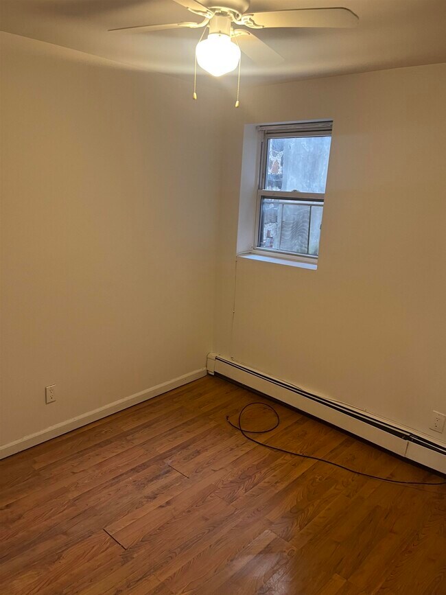 1211 Hillside Pl in North Bergen, NJ - Building Photo - Building Photo