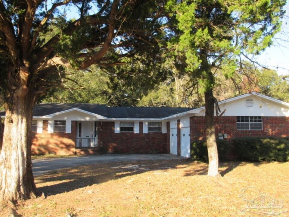 917 N 70th Ave in Pensacola, FL - Building Photo