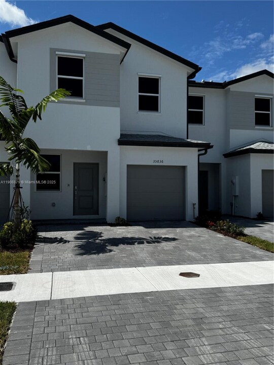 35836 SW 178th Ct in Miami, FL - Foto de edificio