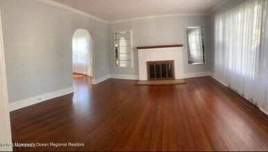 16 Norwood Ct in West Long Branch, NJ - Foto de edificio - Building Photo