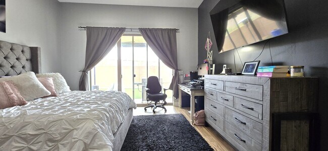 property at 3952 W Salter Dr