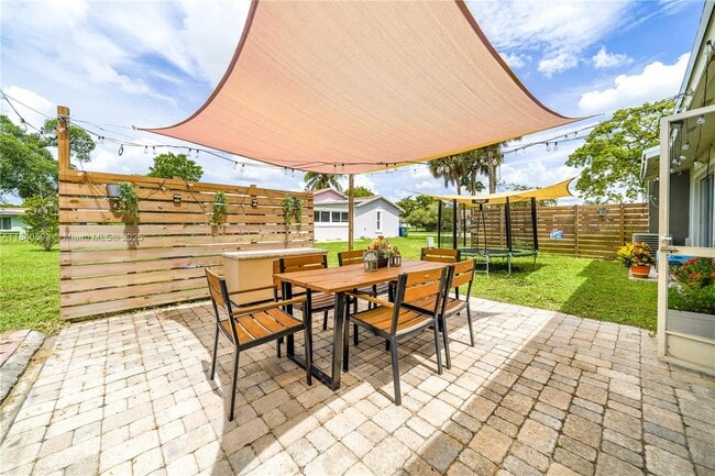 5400 S Lakewood Cir S in Margate, FL - Building Photo - Building Photo