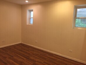 3324 N Hamlin Ave, Unit G in Chicago, IL - Building Photo - Building Photo