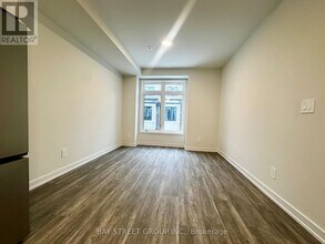 22 Chapple Ln in Richmond Hill, ON - Building Photo - Building Photo