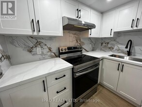 124 Casabel Dr in Vaughan, ON - Building Photo - Building Photo