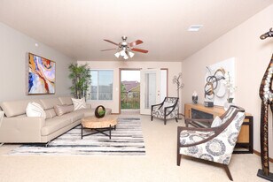 Stone Pointe Apartments in Manhattan, KS - Building Photo