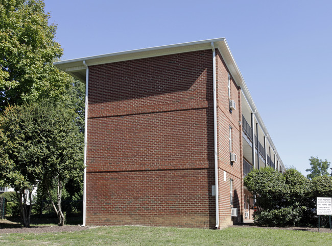 Hawthorne Park Apartments in Richmond, VA - Building Photo - Building Photo