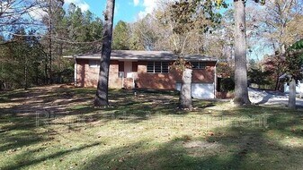 7016 Briarwood Ln in Leeds, AL - Building Photo
