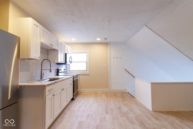 property at 434 E New York St