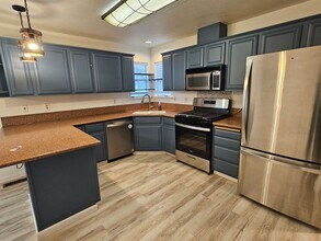 19342 Mountain Meadow S in Middletown, CA - Building Photo - Building Photo