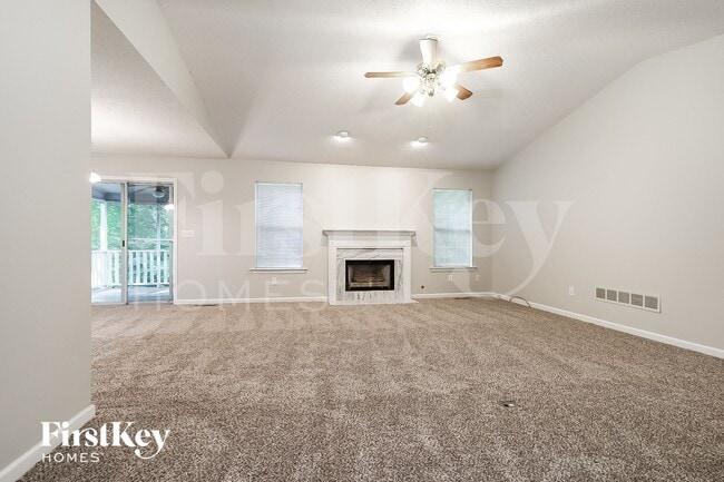 4355 Oak Creek Dr in Gainesville, GA - Foto de edificio - Building Photo