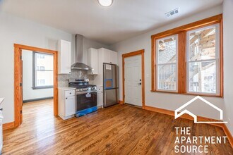 2842 W Augusta Blvd in Chicago, IL - Foto de edificio - Building Photo