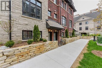 35 Lunar Cres in Mississauga, ON - Building Photo - Building Photo
