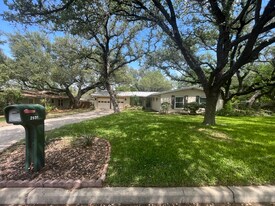 2931 Chisolm Trail in San Antonio, TX - Building Photo
