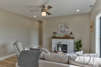 625 Layne Dr, Unit 1 in West Burlington, IA - Building Photo - Building Photo