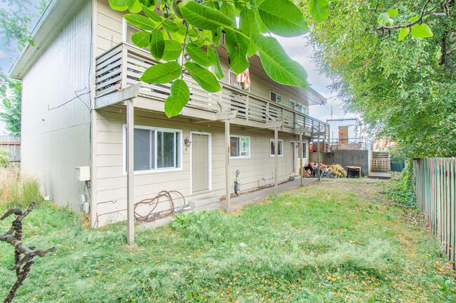 225 Warren St SW in Castle Rock, WA - Building Photo - Building Photo