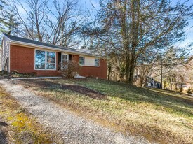 51 W Chapel Rd in Asheville, NC - Building Photo