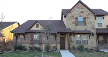 3212 Travis Cole Ave in College Station, TX - Foto de edificio - Building Photo