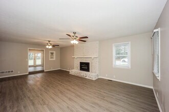 17 Crepe Myrtle Dr in Newnan, GA - Building Photo - Building Photo