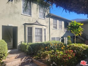 8551 Holloway Dr in West Hollywood, CA - Building Photo - Building Photo