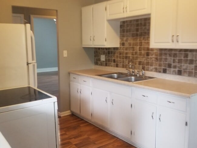 906 4th Ave in Mendota, IL - Building Photo - Building Photo