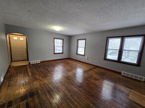 401 Charles St in Waterloo, IA - Building Photo - Building Photo