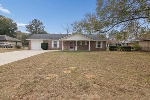 407 Holly Ln in Conroe, TX - Building Photo