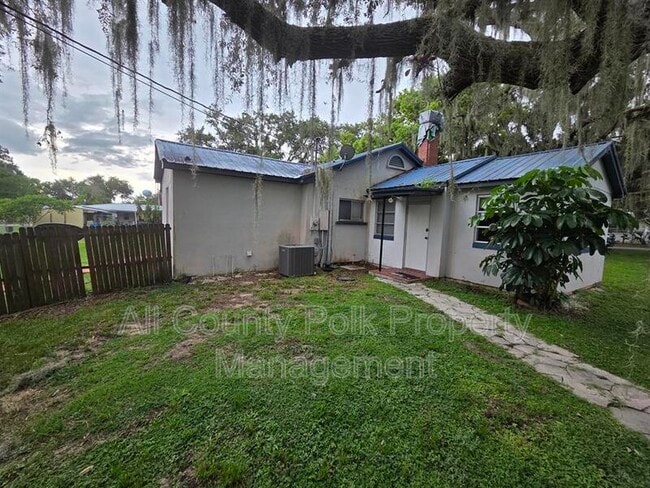 303 S Palm Ave in Frostproof, FL - Building Photo - Building Photo