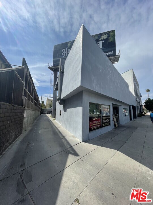 4327 Lankershim Blvd in Los Angeles, CA - Building Photo