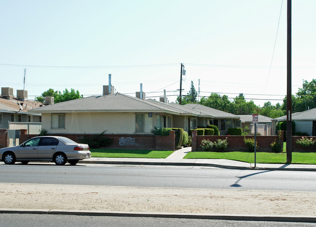 2036 N 1st St in Fresno, CA - Foto de edificio - Building Photo