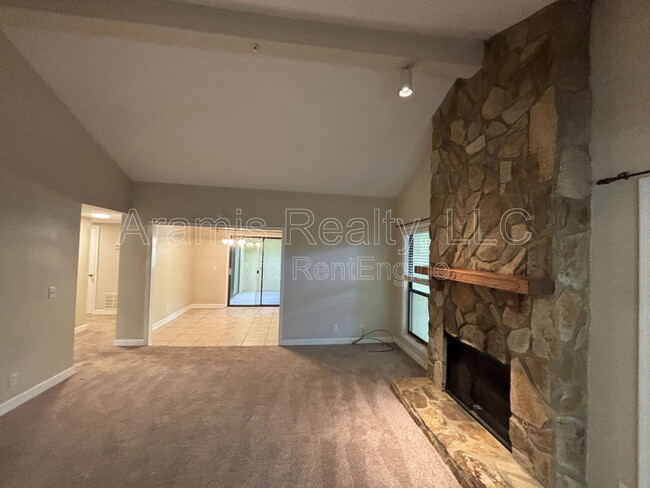 304 Comeragh SE in Smyrna, GA - Building Photo - Building Photo
