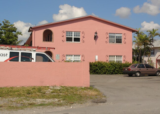 1025 NE 3rd Ave in Pompano Beach, FL - Building Photo - Building Photo