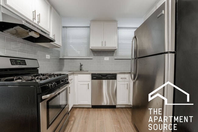2326 N Southport Ave, Unit GDN