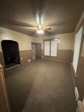 204 Independence Ave S in Clarks Grove, MN - Foto de edificio - Building Photo