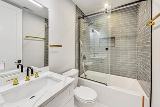 2818 W Fletcher St in Chicago, IL - Building Photo - Building Photo