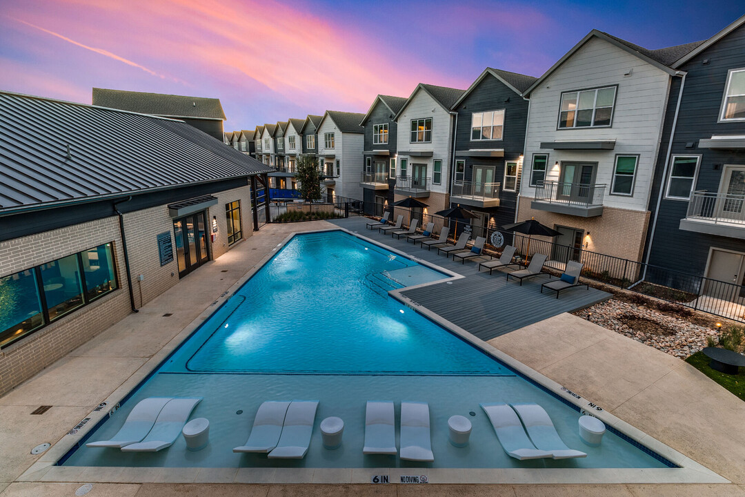 Kessler Bluffs in Dallas, TX - Foto de edificio