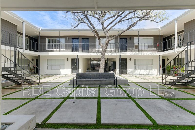 2816 Throckmorton St in Dallas, TX - Building Photo