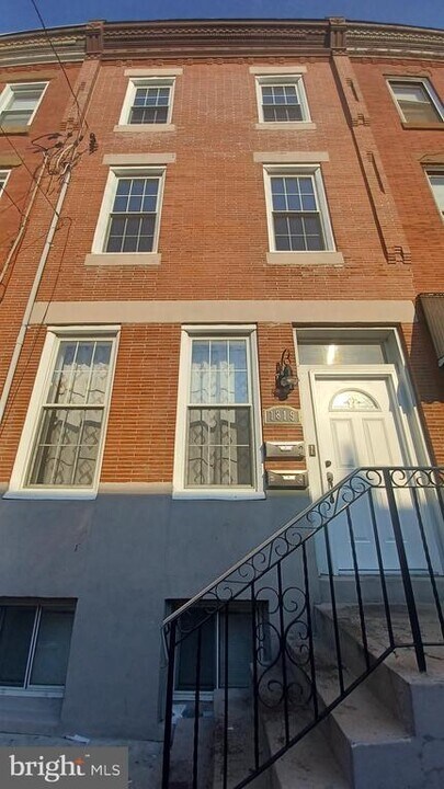 1819 S 18th St in Philadelphia, PA - Building Photo