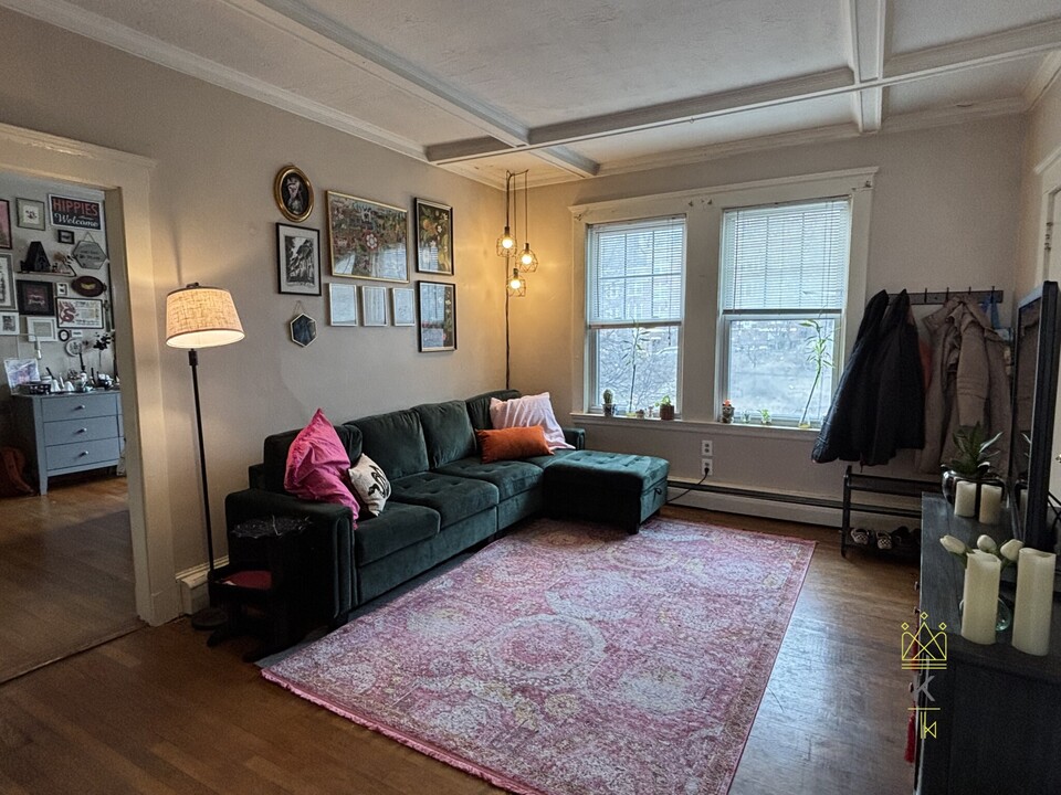 1714 Commonwealth Ave in Boston, MA - Building Photo
