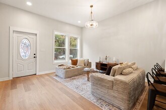 825 E Chestnut St in Louisville, KY - Building Photo - Building Photo