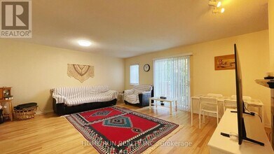 45 Thornbury Crescent in Ottawa, ON - Building Photo - Building Photo
