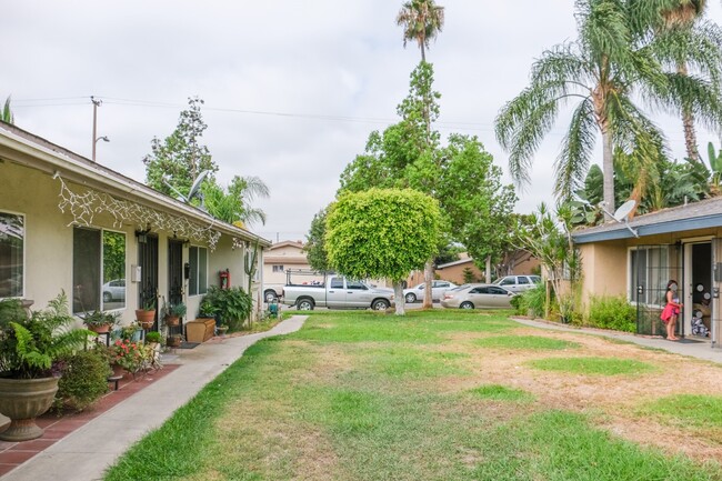 223-227 S Wayfield St in Orange, CA - Building Photo - Building Photo