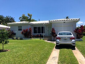 1538 Funston St in Hollywood, FL - Building Photo